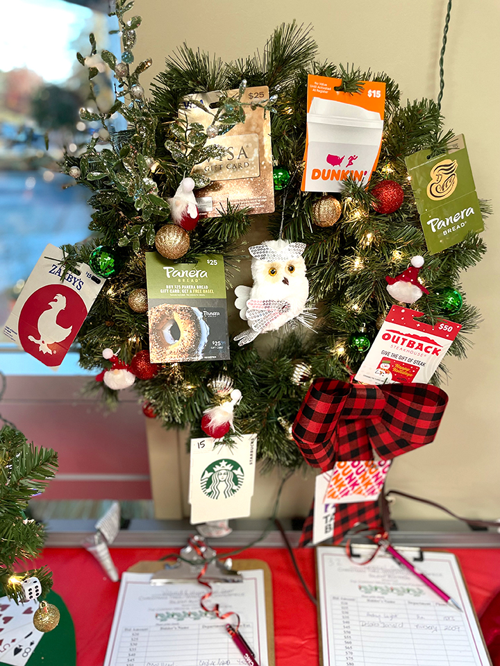 You'll taste the town with all the gift cards this wreath comes with.